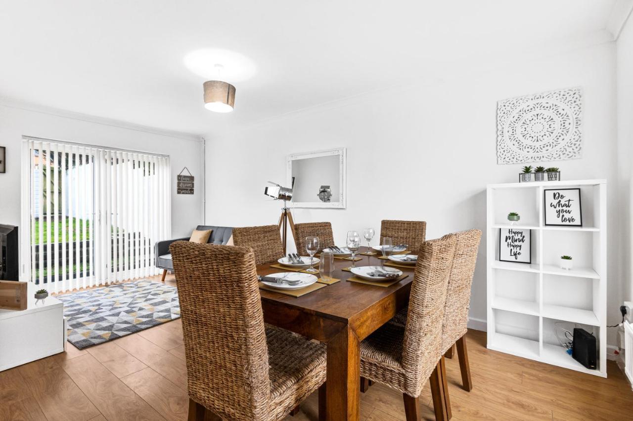 Off Road Parking, Garden, Tv'S In Bedrooms Morriston Exteriér fotografie